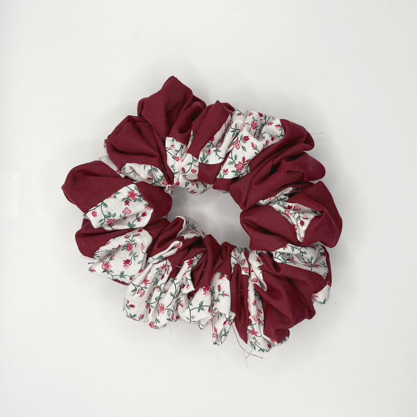 medium scrunchie burgundy and white quilted