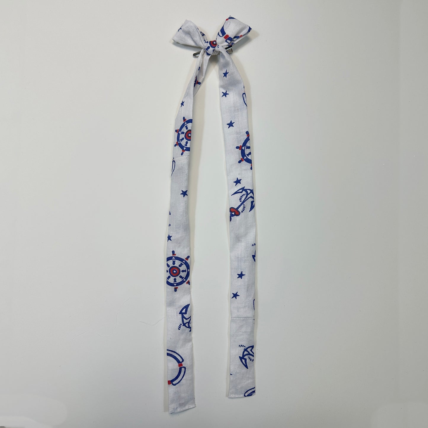 hair bow - white anchors