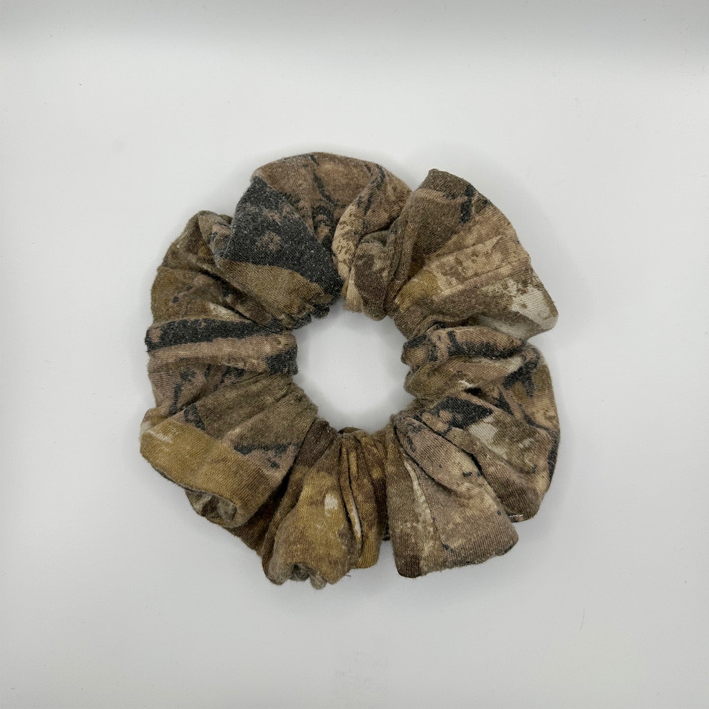 real tree camo scrunchie (medium)