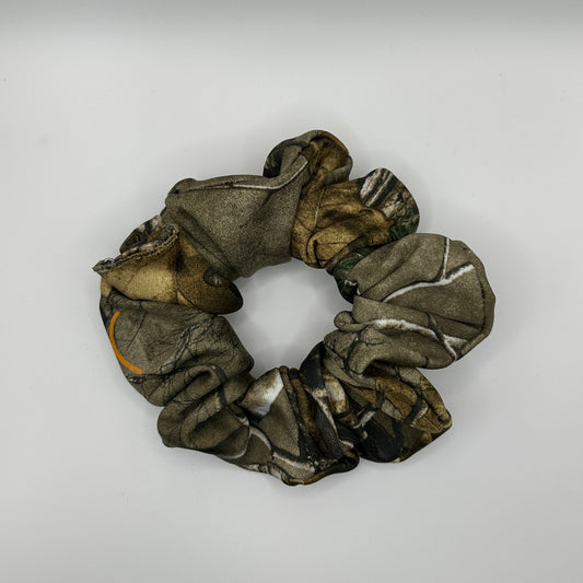real tree camo scrunchie (sm)