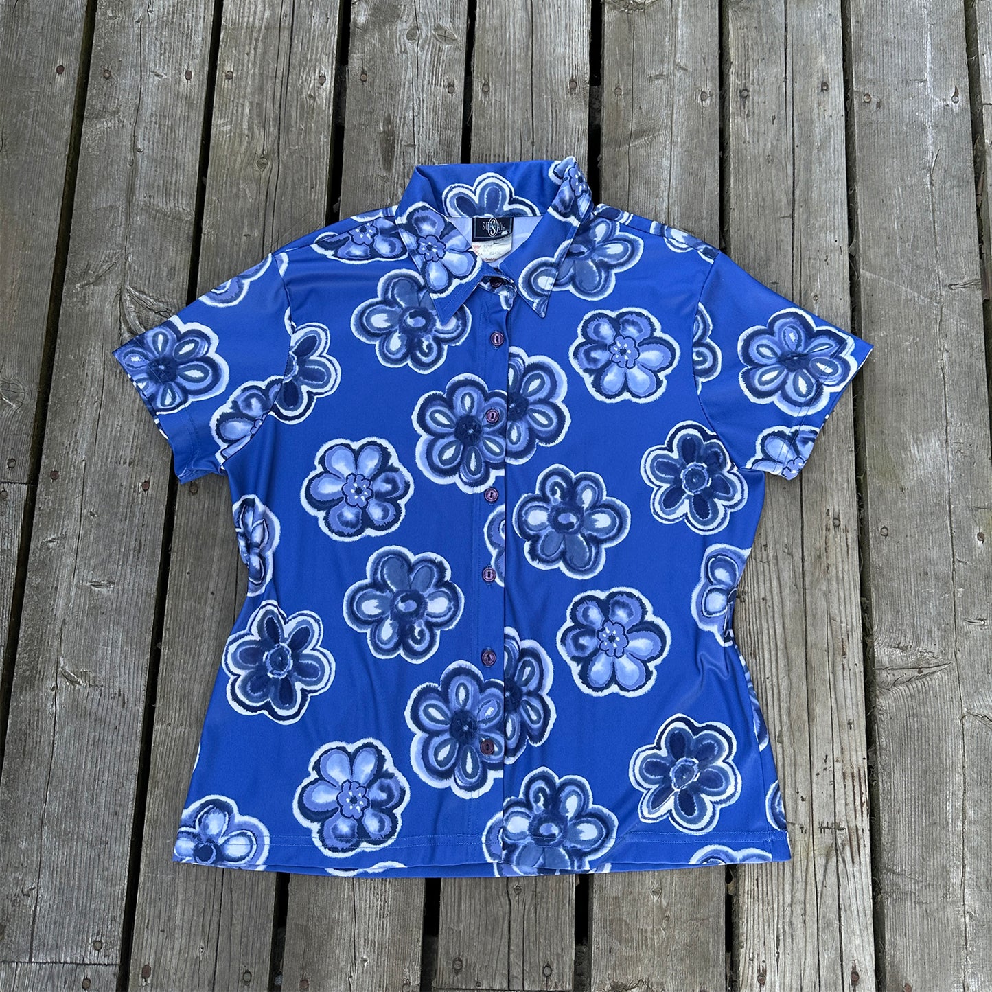90s blue flower button down shirt (lg)