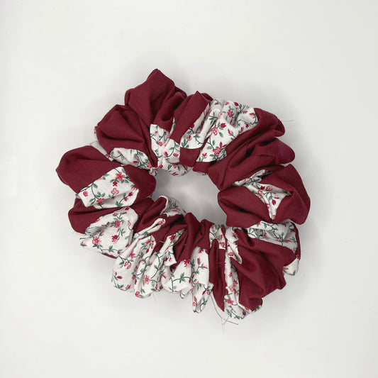 medium scrunchie burgundy and white quilted