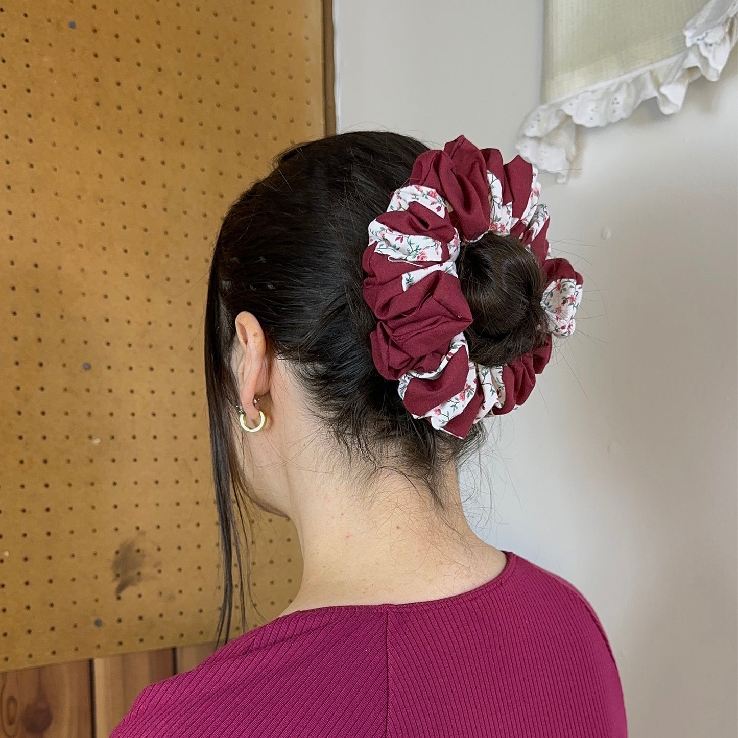 medium scrunchie burgundy and white quilted