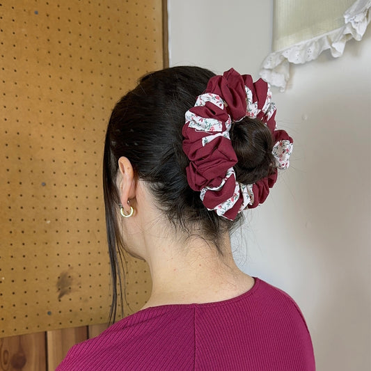 medium scrunchie burgundy and white quilted