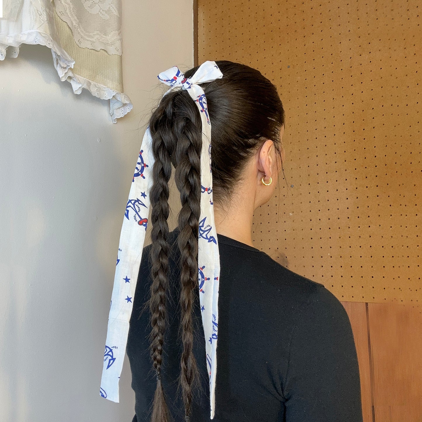 hair bow - white anchors