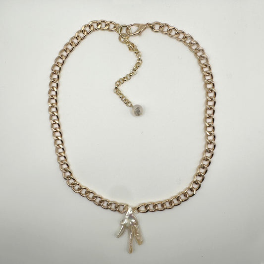 gold thick chain with birdfoot pearl